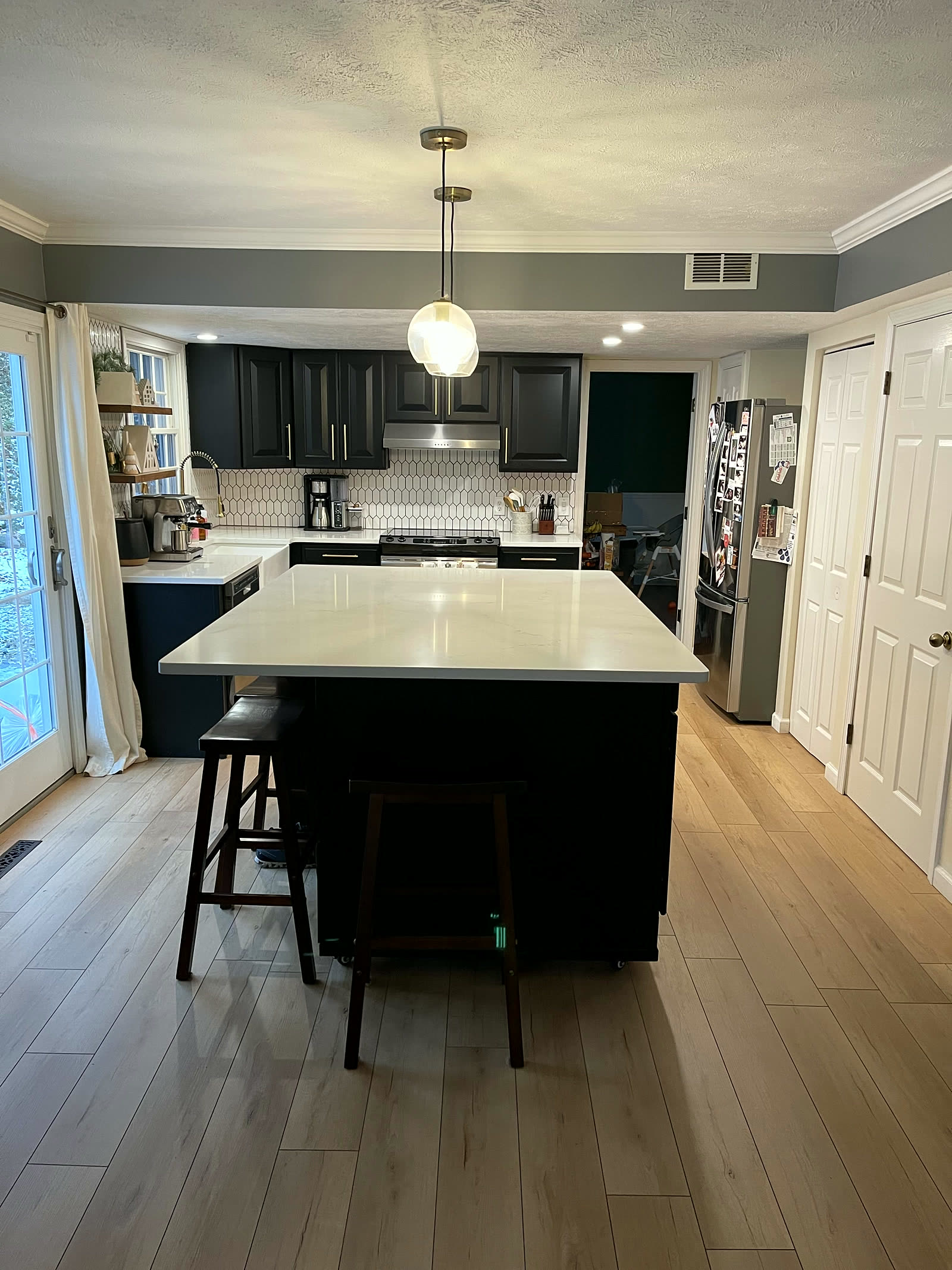 Large kitchen island with seating and quartz top