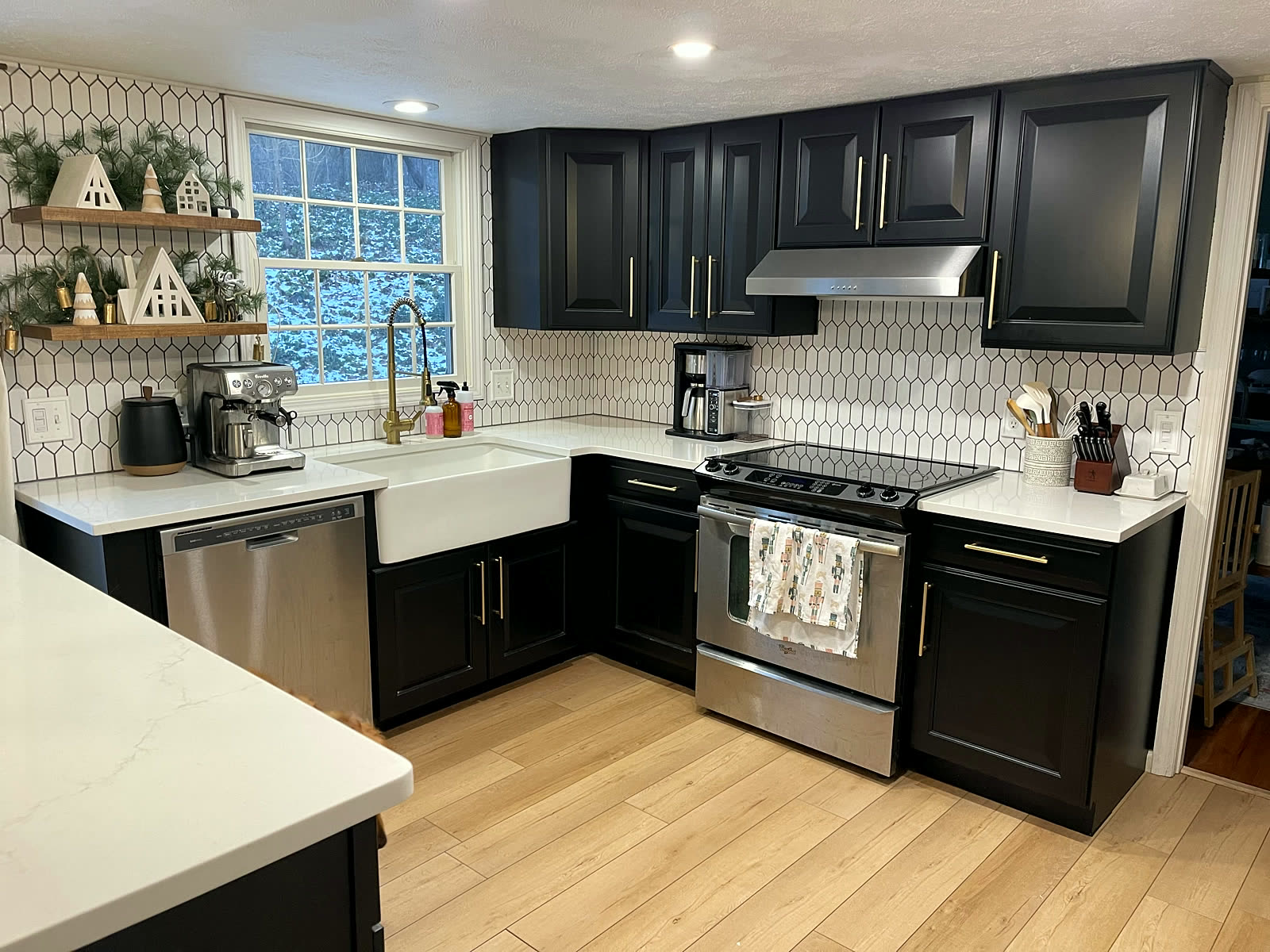Farmhouse sink, picket tile backsplash and gold faucet